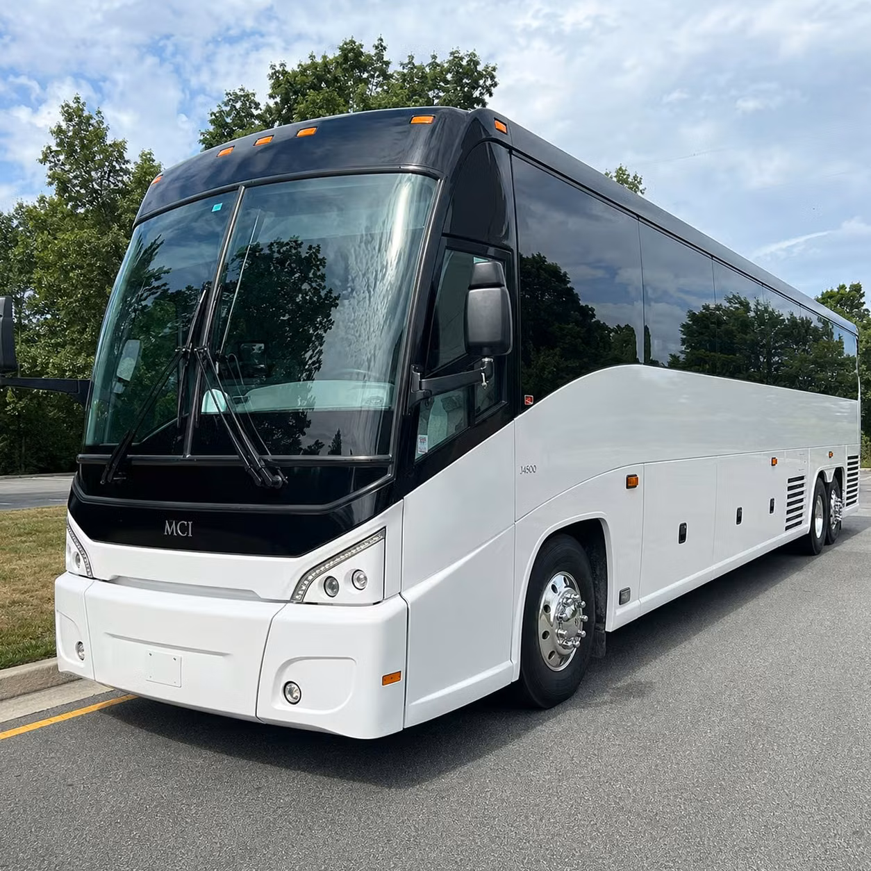 kentucky derby season group travel charter buses from lexington to louisville and churchill downs